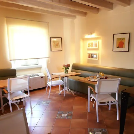 Gæstehus The Lotus Tree Archontiko & Activity