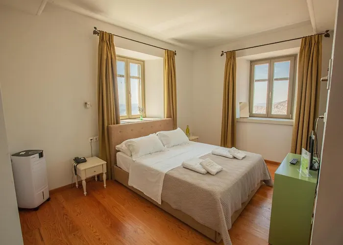 The Lotus Tree Archontiko & Activity Pensión 4*